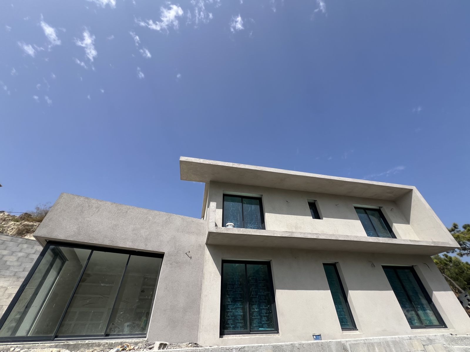 Villa contemporaine en cours de finition — CIME, Alpes-Maritimes